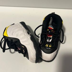 Nike foamposite, white, black and yellow, size 6c